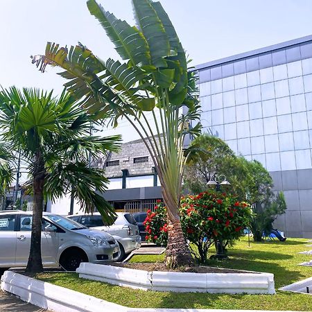 Hotel Vallee Des Princes Douala Exterior photo